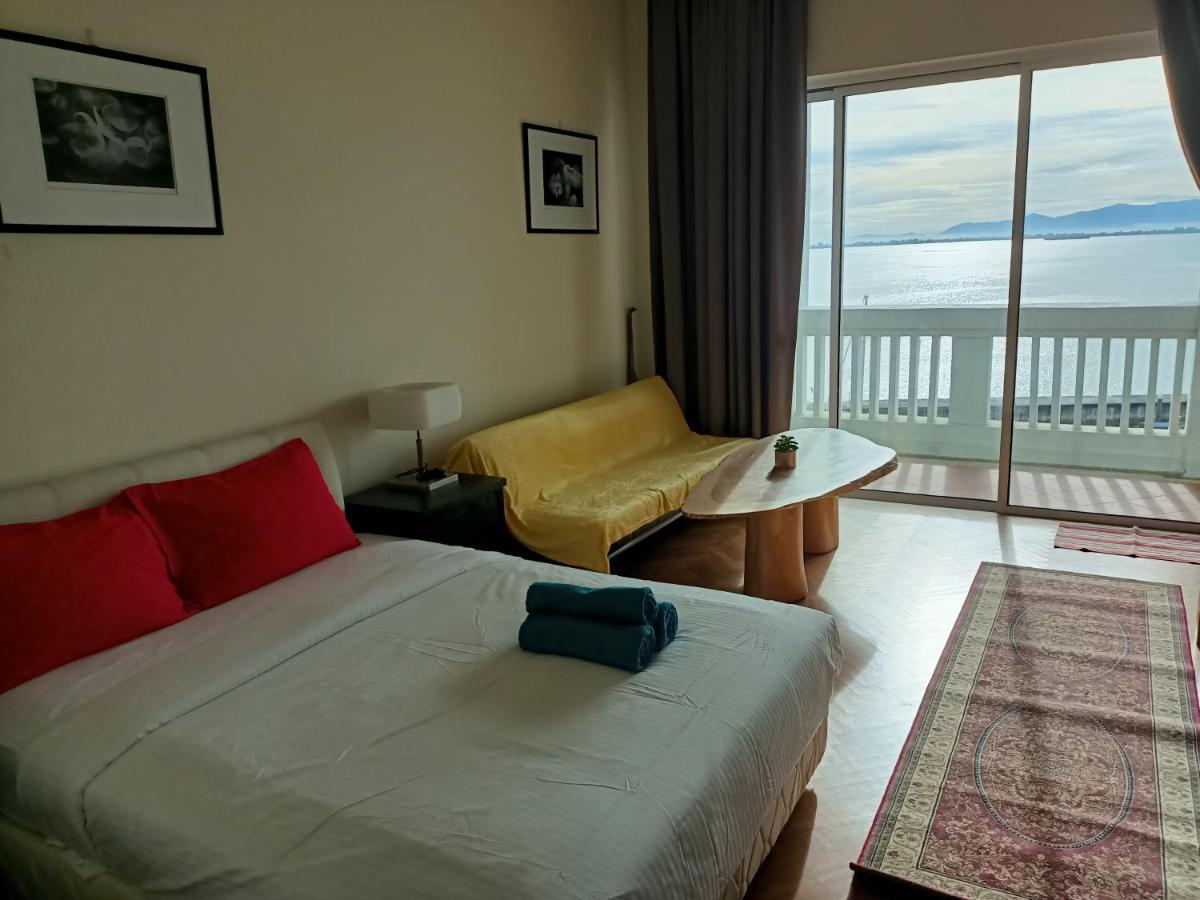 Straits Quay Marina Suites Penang By Aurorahomes Bagan Jermal Exterior foto